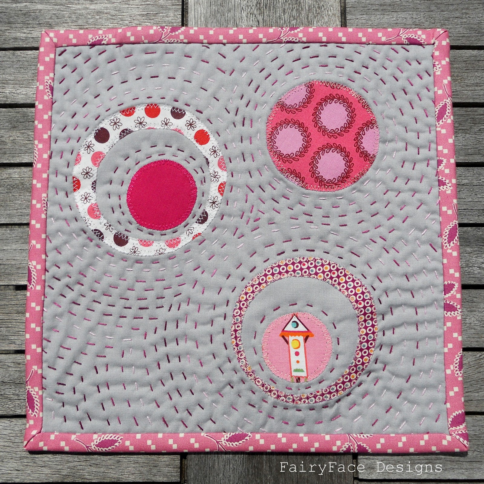 Fairyface designs circles mug rug Fairyface designs circles mug rug