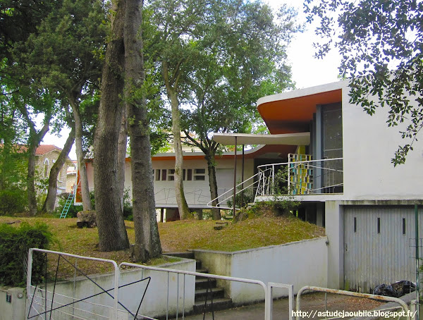 Royan - Villa "La Rafale" ou "Boomerang"  Architecte: Pierre Marmouget  Projet / Construction: 1955 - 1959
