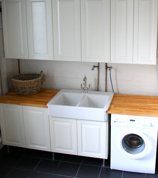 Farmhouse Laundry Sink http://mulberrymuses.blogspot.com/2012/03 ...