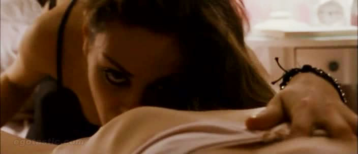 Natalie Portman and Mila Kunis Black Swan Love Scene (Video)