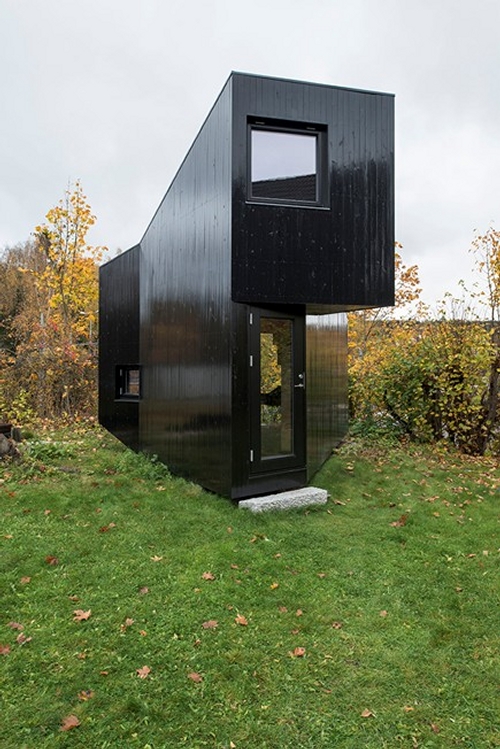 02-JVA-Micro-Architecture-with-the-Writer-s-Cottage-www-designstack-co