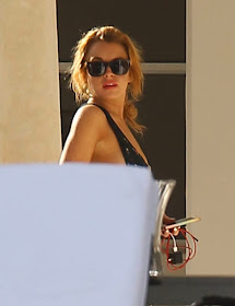 Lindsay Lohan Flashing Tight Butts in Swimsuit Candids in Miami Lindsay Lohan Flashing Tight Butts in Swimsuit Candids in Miami