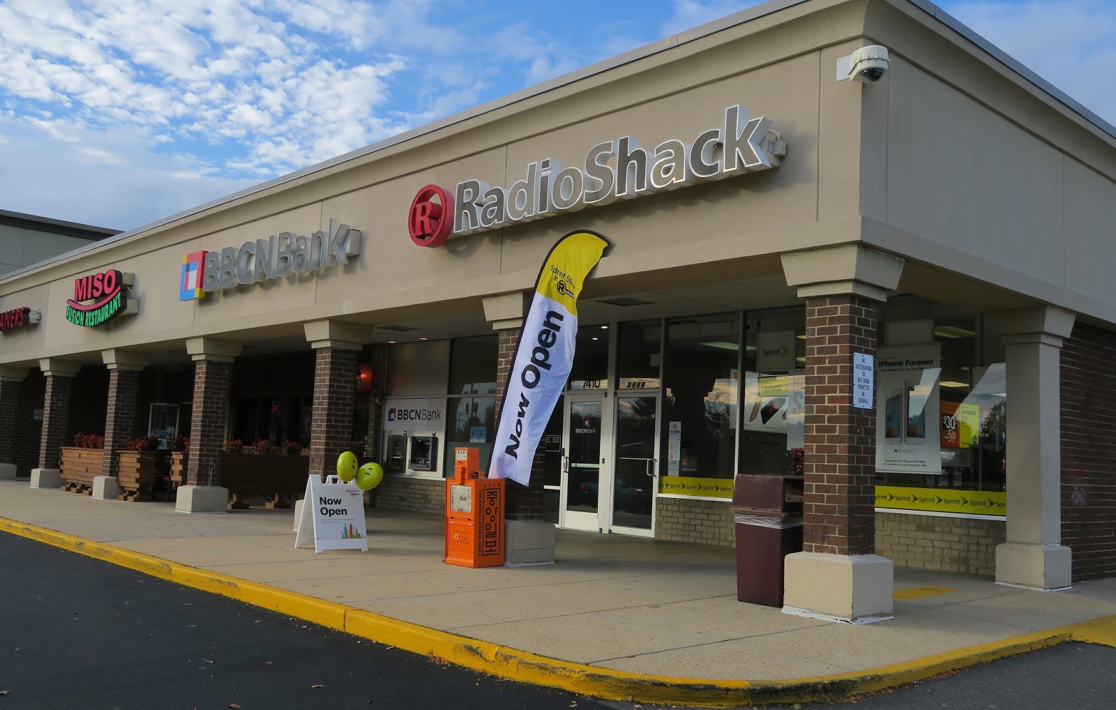 the Annandale Blog RadioShack sharing its space with Sprint