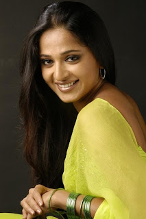 Anushka Shetty Wallpaper with her boyfriend, Sexy Anushka Shetty Tamil movie video download