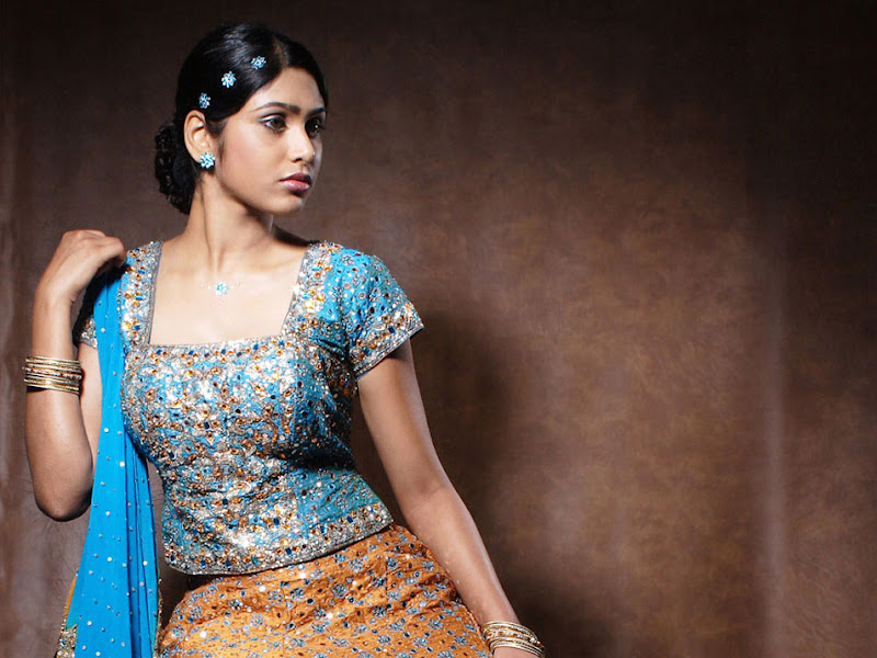 Actress Manisha Stills Gallery hot photos