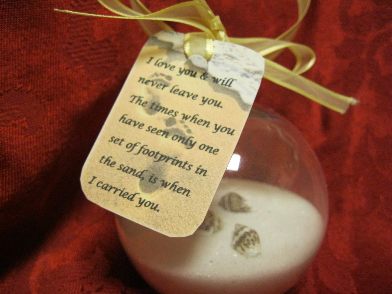 TIP GARDEN Footprints In The Sand Ornament