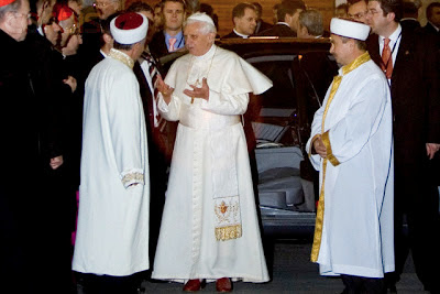 Benarkah Paus Benediktus XVI Masuk Islam?