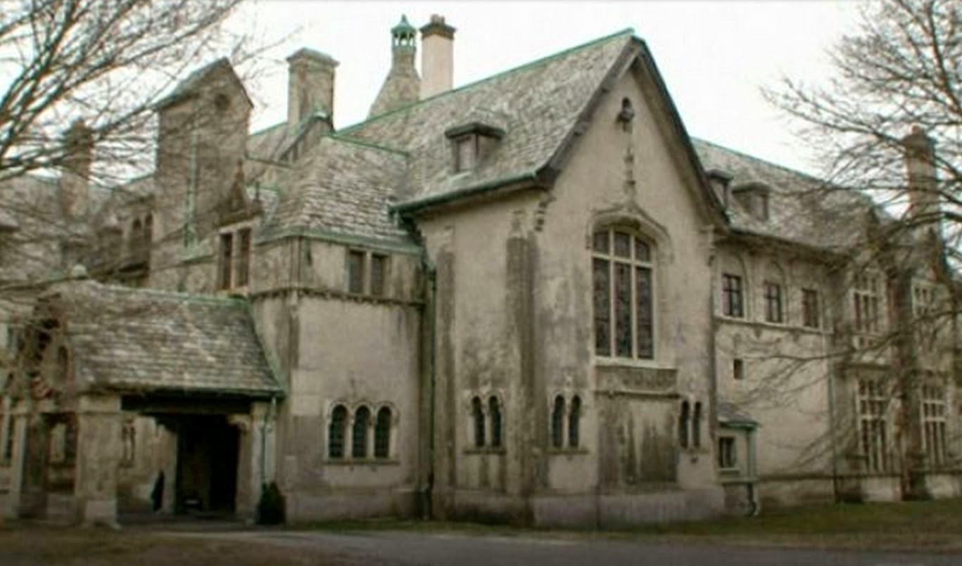 Half Pudding Half Sauce "SEAVIEW TERRACE", THE NEWPORT HOUSE of EDSON