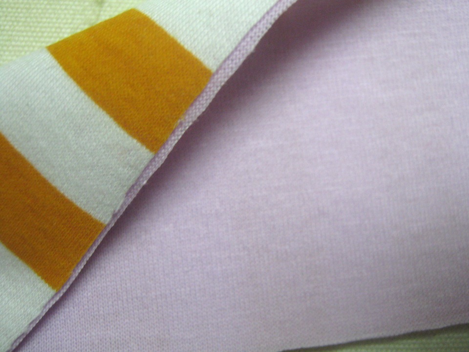 Beeinspired Jersey knit baby quilt tutorial