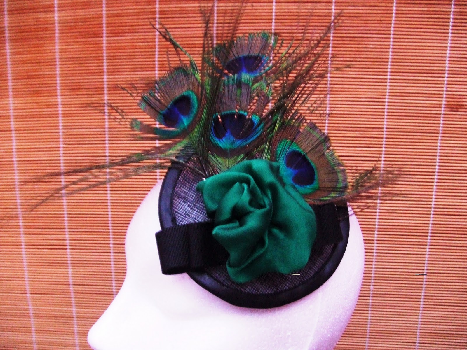 Complementos Lola Delgado PLATO PLUMAS PAVO REAL