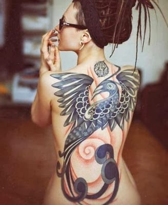 tatuagem feminina de fenix
