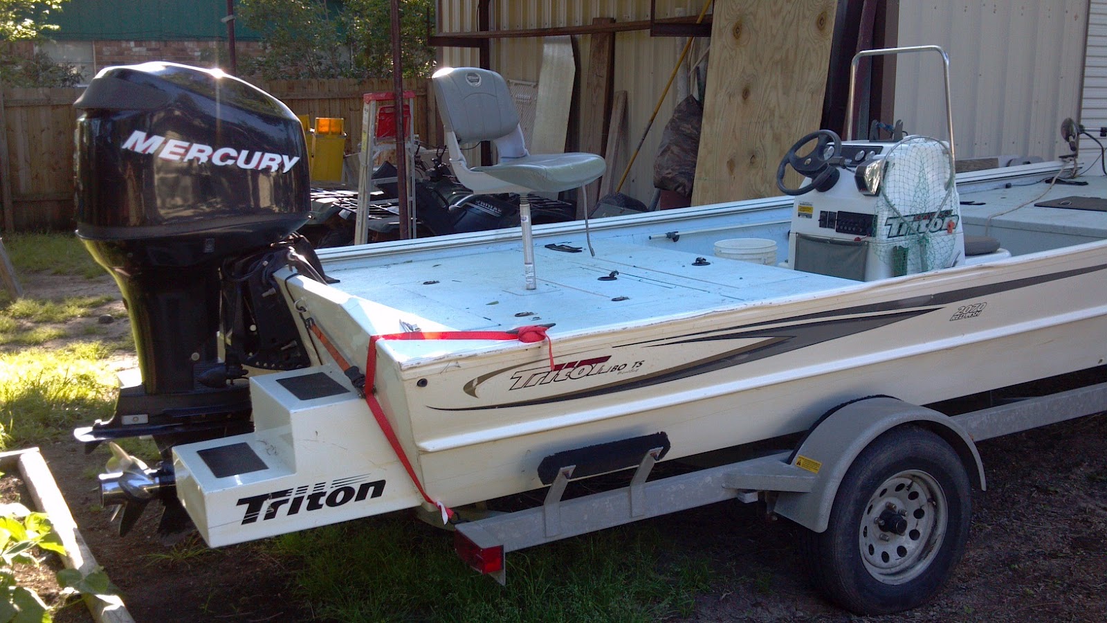 2006 20'Triton Tunnel, center console, 82 troller, 115 optimax, cust