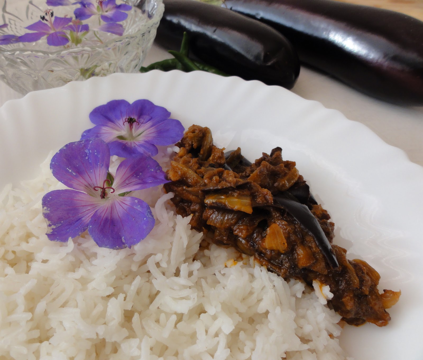 Rathai's Recipes: Eggplant curry (Kathirikai/Brinjal)