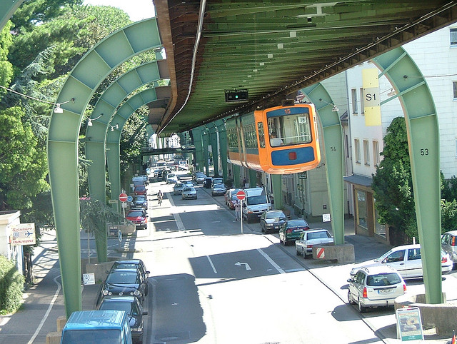 Alemanha tem TRAM 'aéreo' com mais de 100 anos