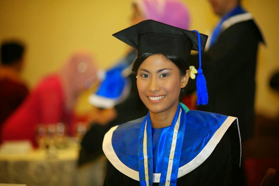 toga wisuda mantaf