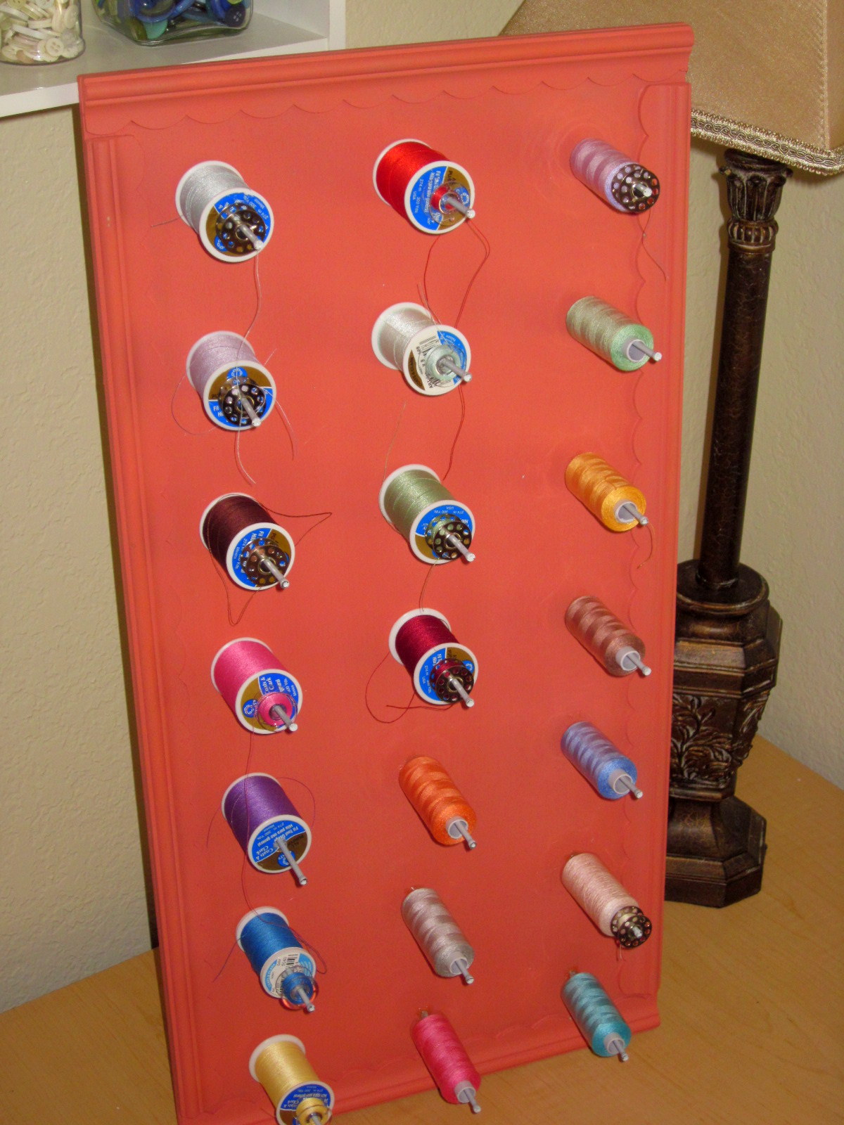 Mejia Mamma Wooden Thread Holder