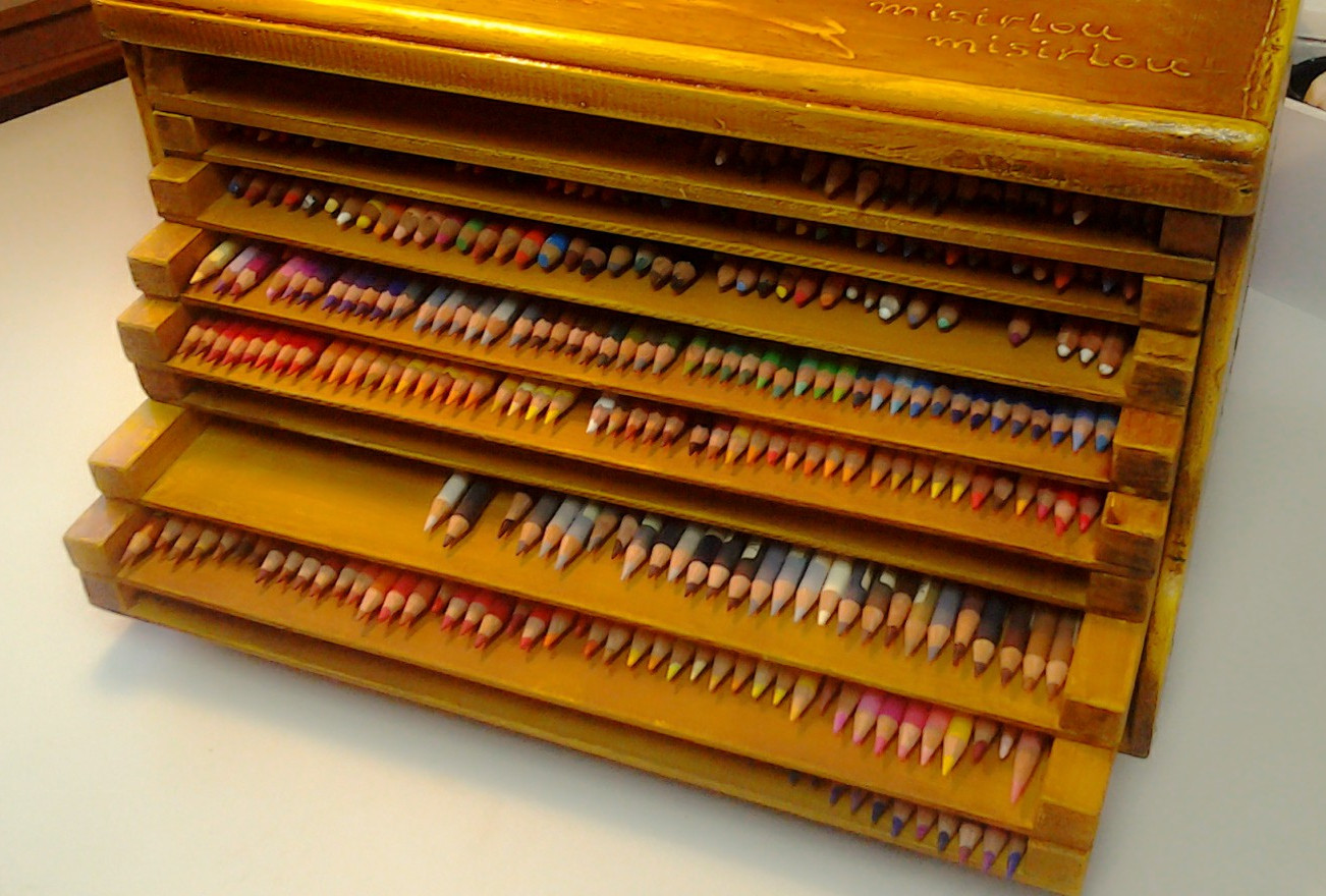 misirloumisirlou WOODEN BOX FOR COLOURED PENCILS