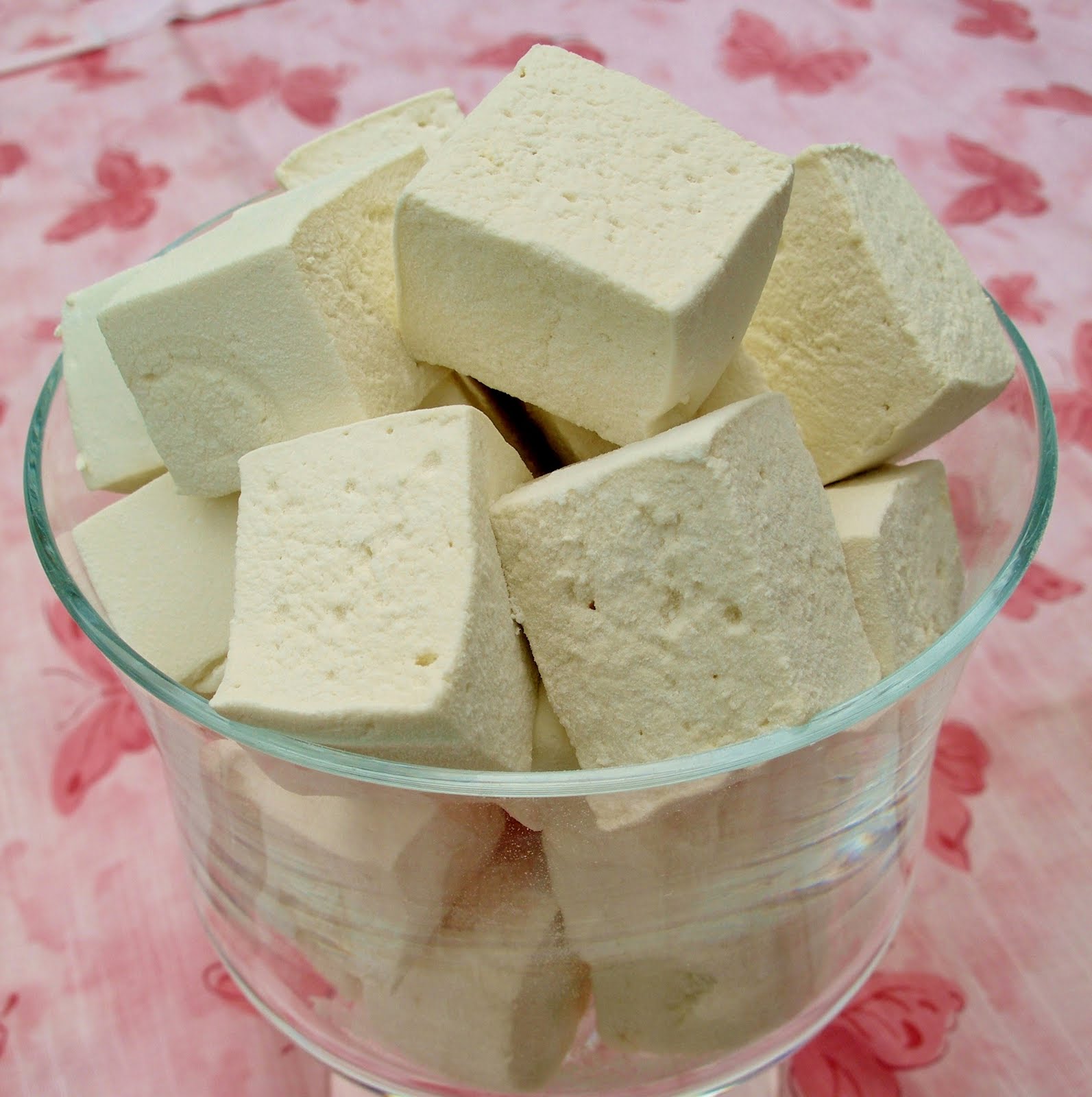 A Messy Kitchen Vanilla Marshmallows with Lyle's Golden Syrup (Corn Free)