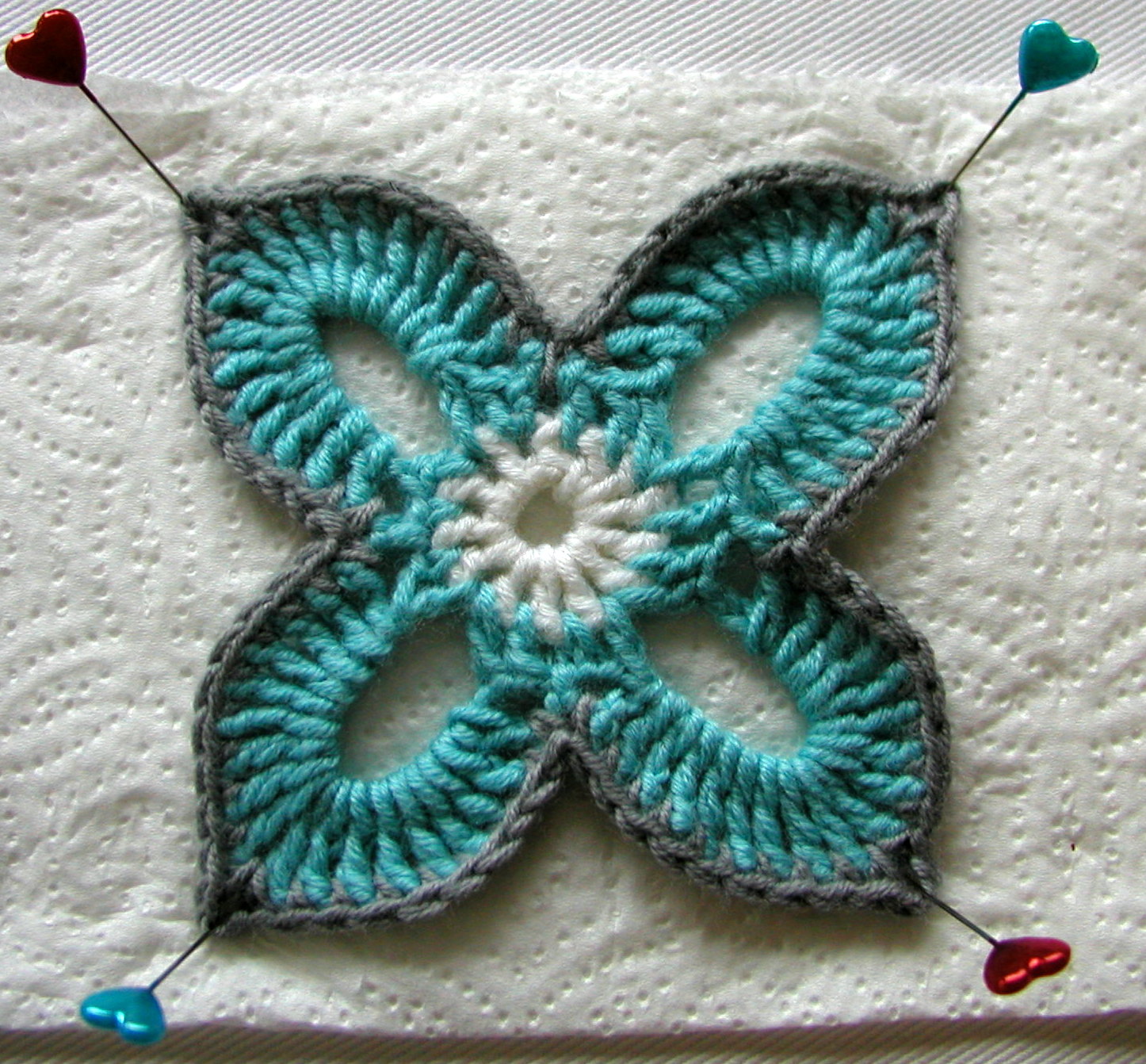 Hand Knitted Things: Hawaiian Flower
