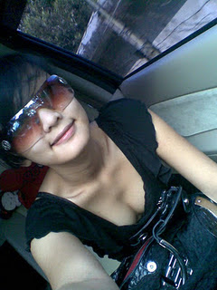 foto cewek AGB Cantik pamer belahan dada