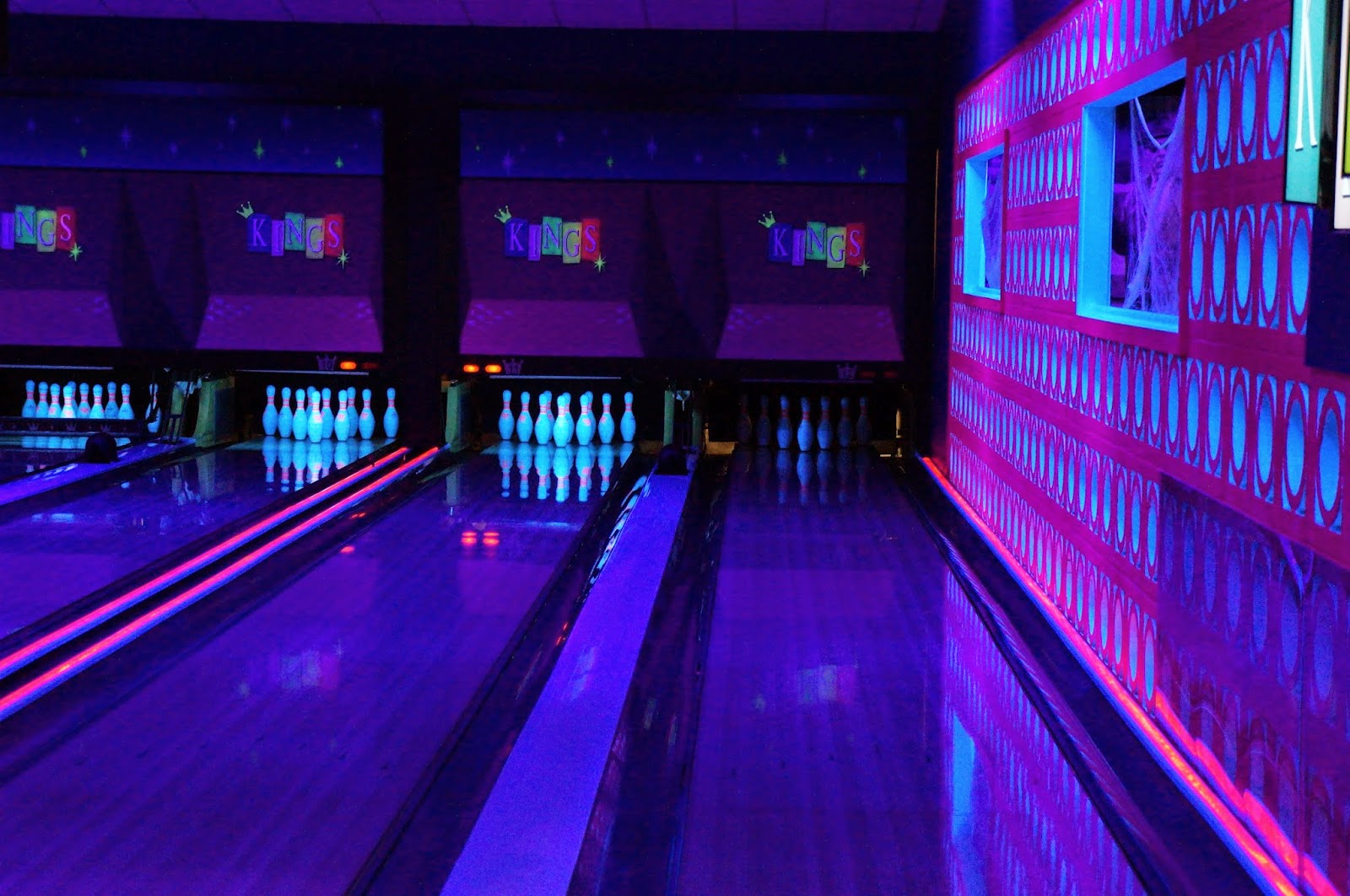 Evan and Lauren's Cool Blog 11/1/14 Family Fun at Kings Bowl in