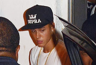 Attacked in Club Night, Justin Bieber Missing Gold Necklace