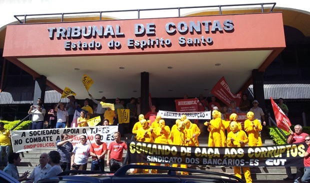 17052012_protesto_sociedade.jpg