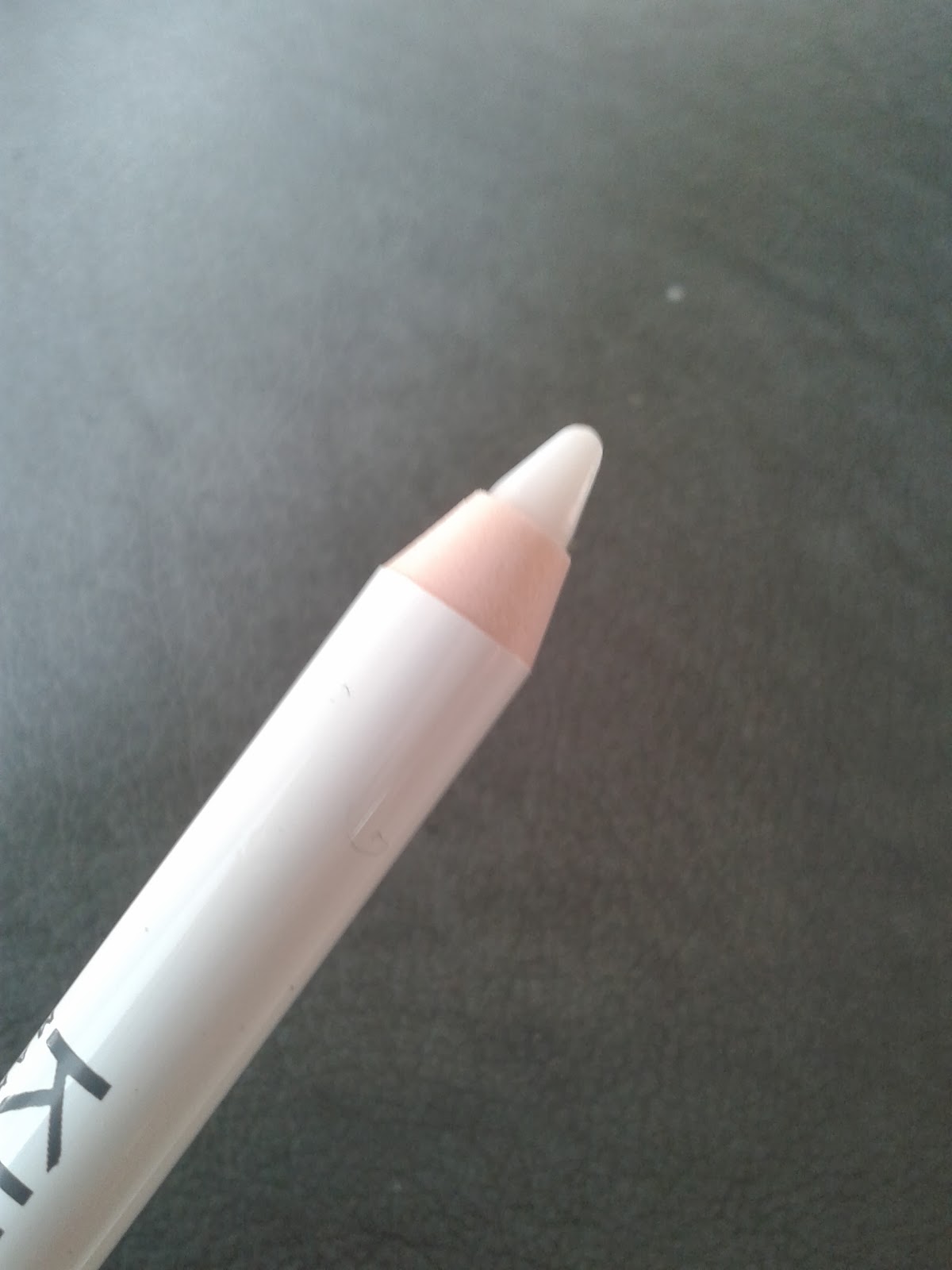 Lady Sibylain Kiko Invisible Lip Liner