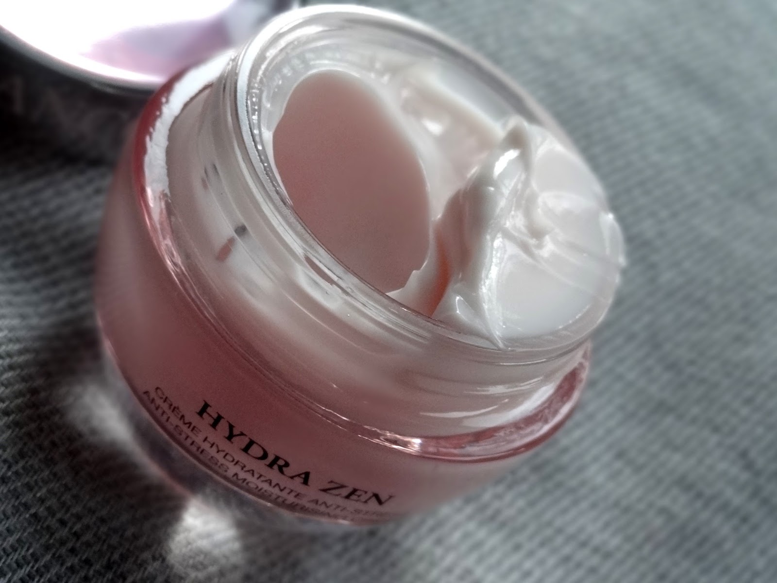 Makeup, Beauty and More: Lancome Hydra Zen Anti Stress Moisturizing Cream