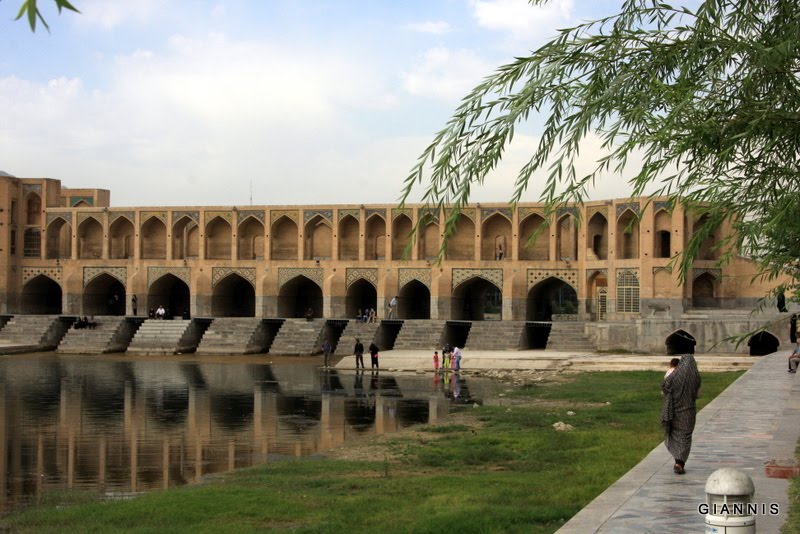 IMG_5123 Khaju Bridge Isfahan, Iran.JPG