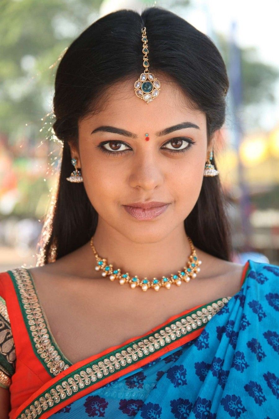 Bindu Madhavi in Saree Bindu Madhavi in Saree