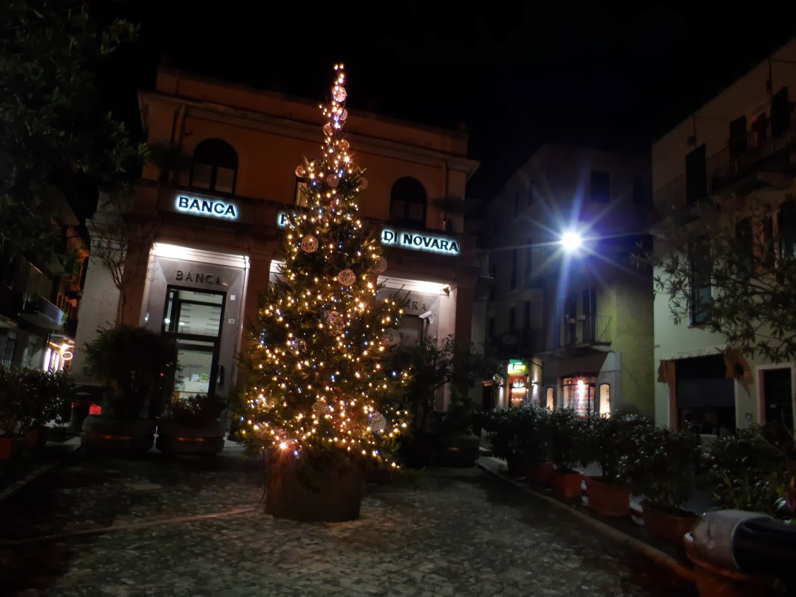 Buon Natale Lighted Sign.Stresa Sights By Stresa Apartments Buon Natale From Stresa