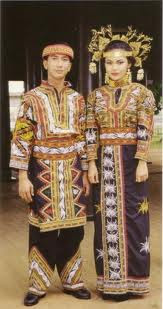 Download this Pakaian Adat Suku Dayak Bugis picture