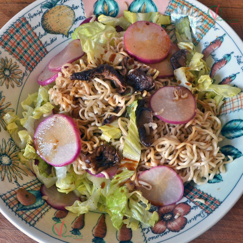Vegetal... y tal Noodles con rabanitos y shiitake