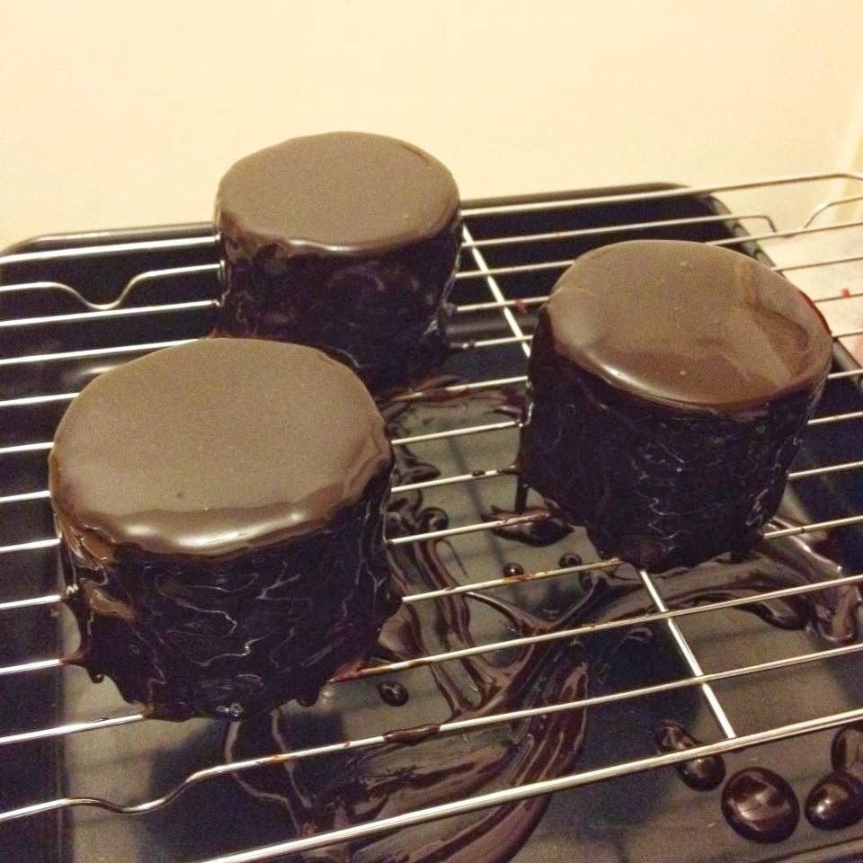 Mandy's baking journey Chocolate lacquer glaze (mirror glaze)