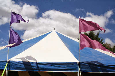 http://4.bp.blogspot.com/-Ssn22uVTrd8/Uk6ChIXP84I/AAAAAAAAAW8/T4sbw85jtII/s400/flags.JPG