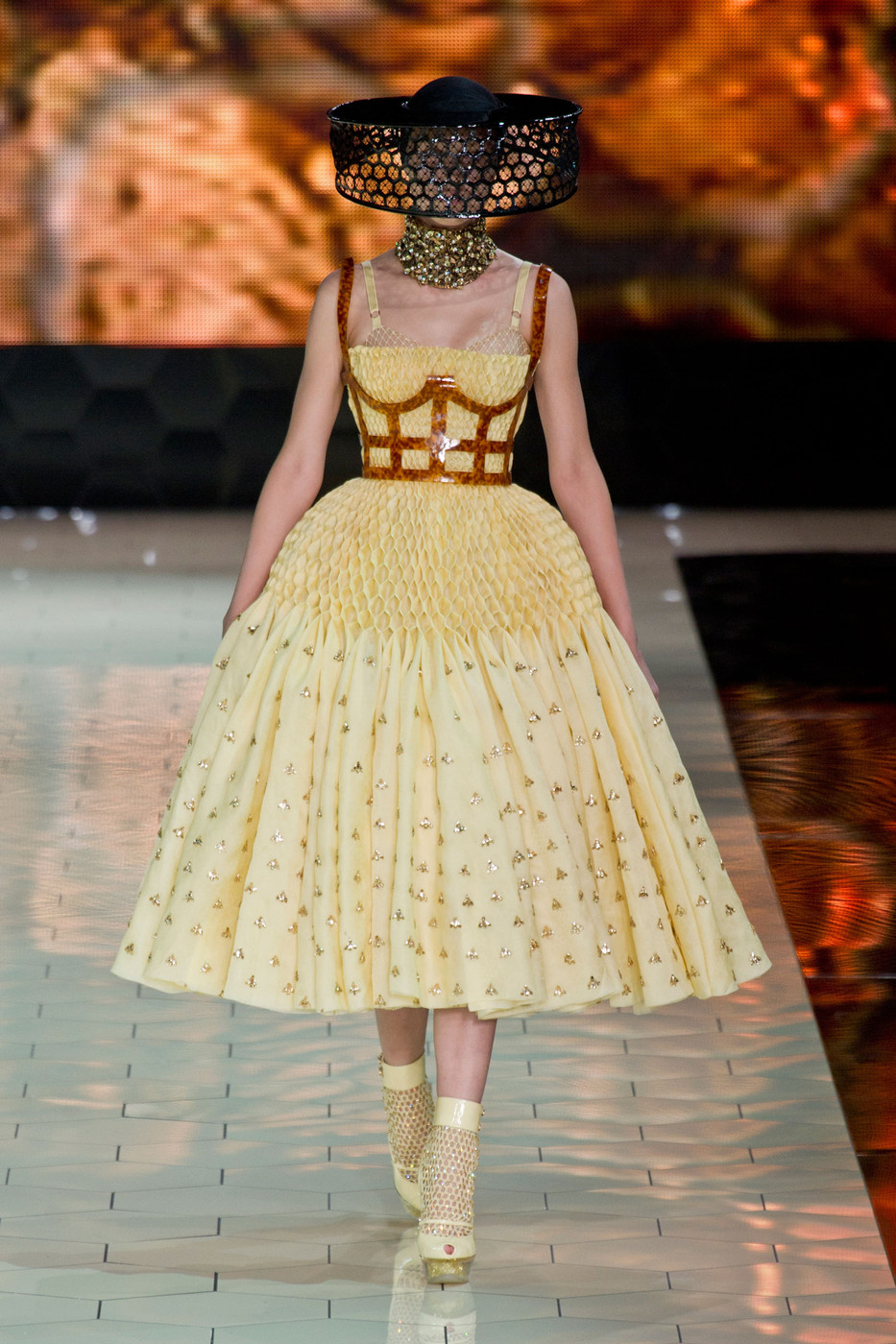 Alexander McQueen весна-лето 2013 картинки Alexander McQueen весна-лето 2013 картинки