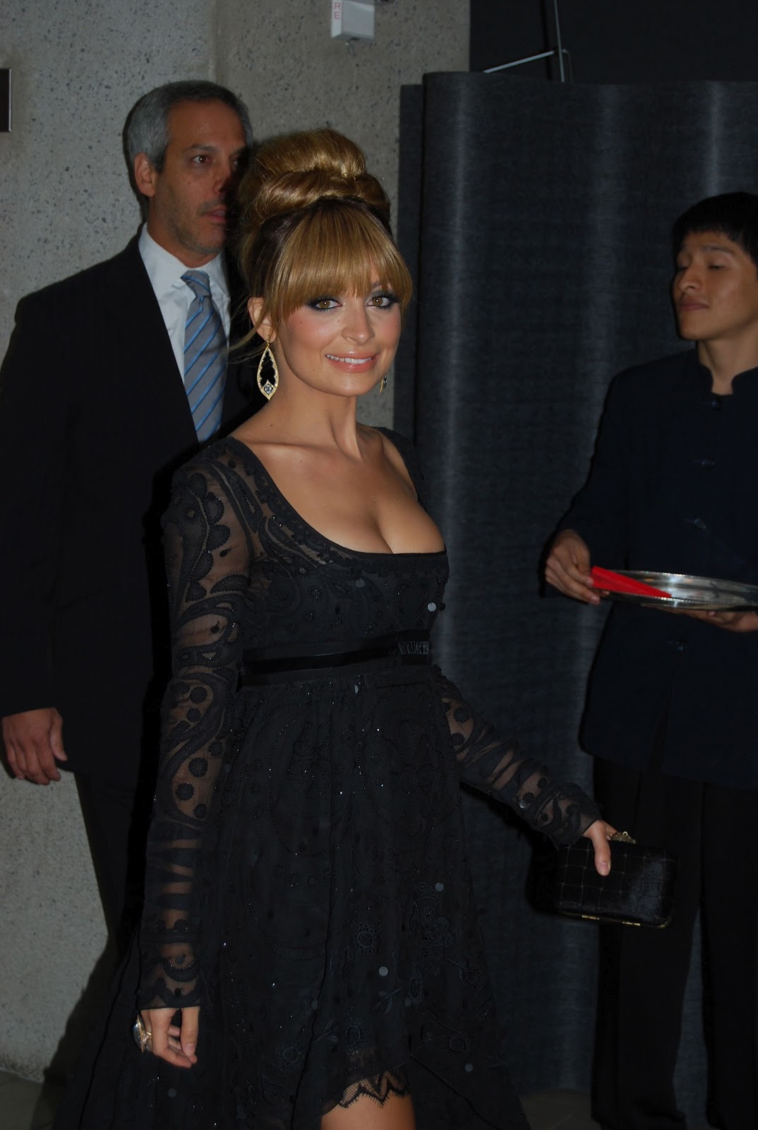 http://4.bp.blogspot.com/-SvSy06wptHo/T8PRS6UKwWI/AAAAAAAAAk8/lcGruw4oQ3U/s1600/ff020.10com-fifi-awards-2012-nicole-richie.jpg