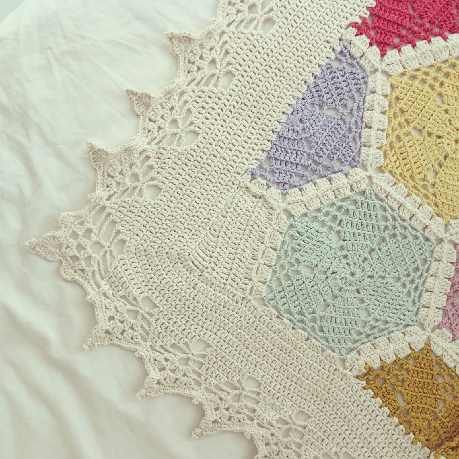 ByHaafner * crochet The hexagon blanket is ready...
