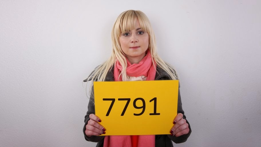 Молодая чешка на кастинге продемонстрировала голые прелести и занялась сексом с агентом