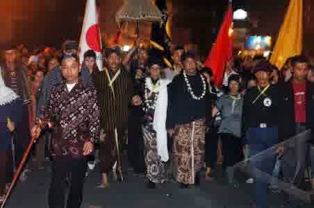 Lampah Bisu Mubeng Beteng Kraton Yogyakarta Lampah Bisu Mubeng Beteng Kraton Yogyakarta