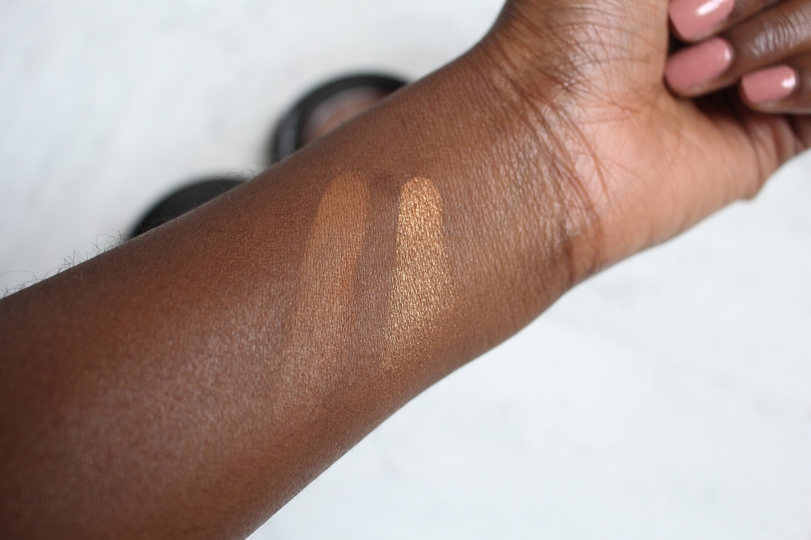 MAC Mineralize Skinfinish Dark Deep (Left) and Gold Deposit (Right)