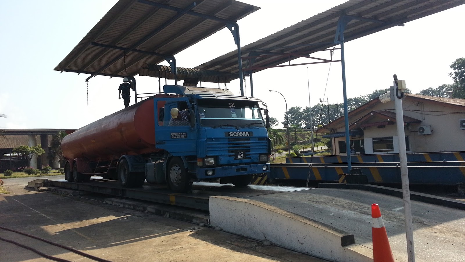 Sharing station Weighbridge and loading ramp