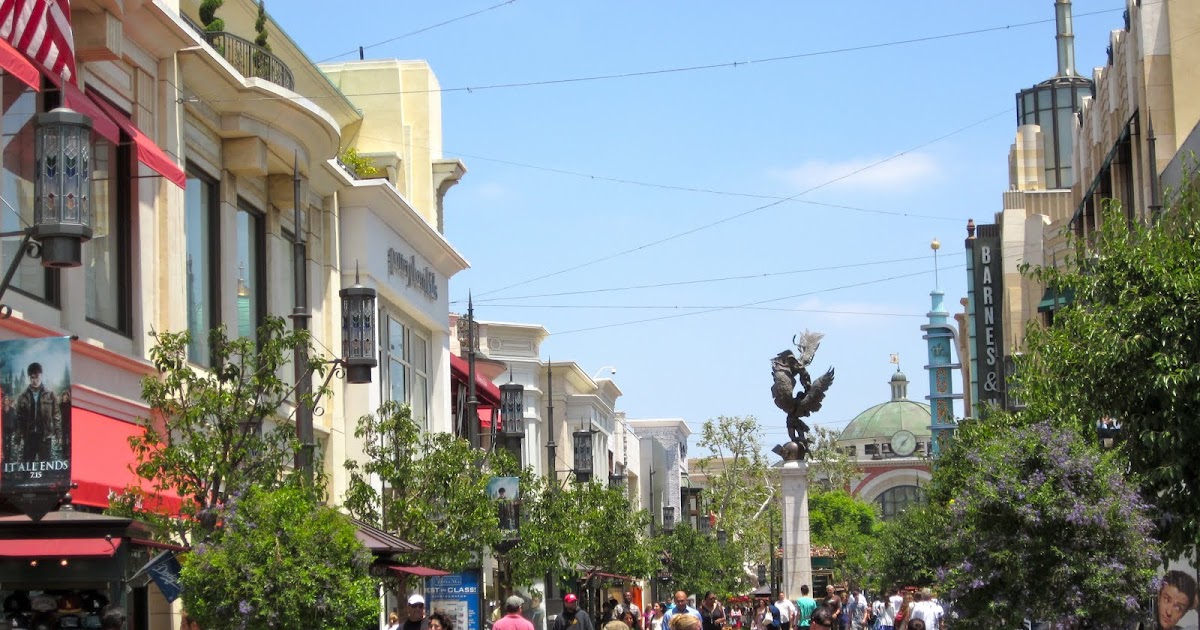 Gotta Love It. The Grove in Los Angeles