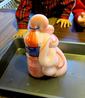 http://preschoolpowolpackets.blogspot.com/2012/01/science-experiment-elephant-toothpaste.html