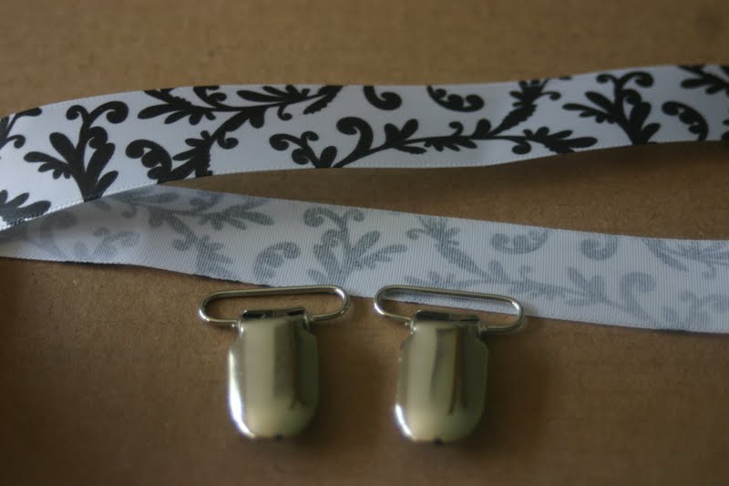 "Lines Across" Instant Bib Clips