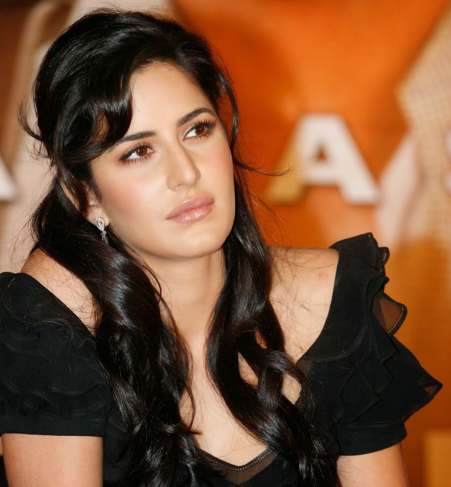 katrina kaif hot stills - HIGH RESOLUTION PICTURES