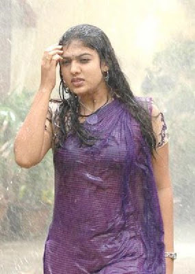 http://4.bp.blogspot.com/-T1pNh3wdzzg/T3fVNGcCcnI/AAAAAAAAA18/8Ya0lQ99Ido/s1600/Hot-Actress-Nayanthara-rain-photo.jpg