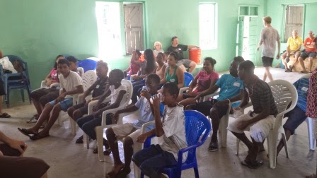 Remaxvipbelize : pictures of the morning event People relaxing in the class