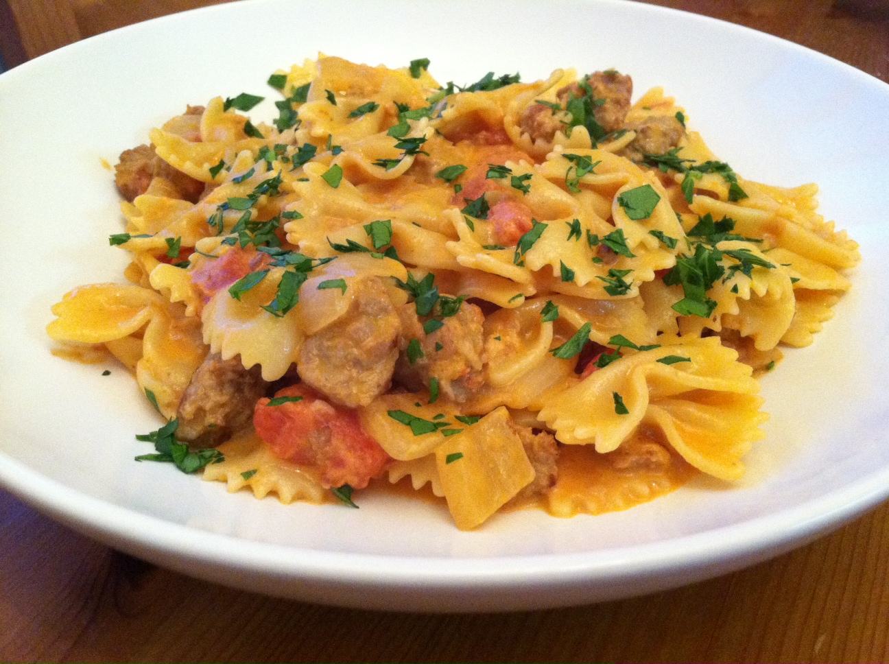 A Taste of Home Cooking Bow Ties with Sausage, Tomatoes and Cream